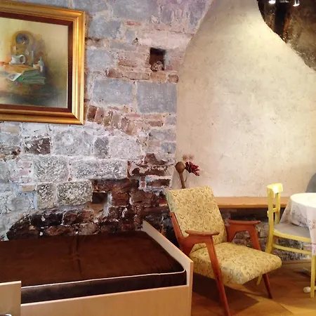 Old Town Apartment *